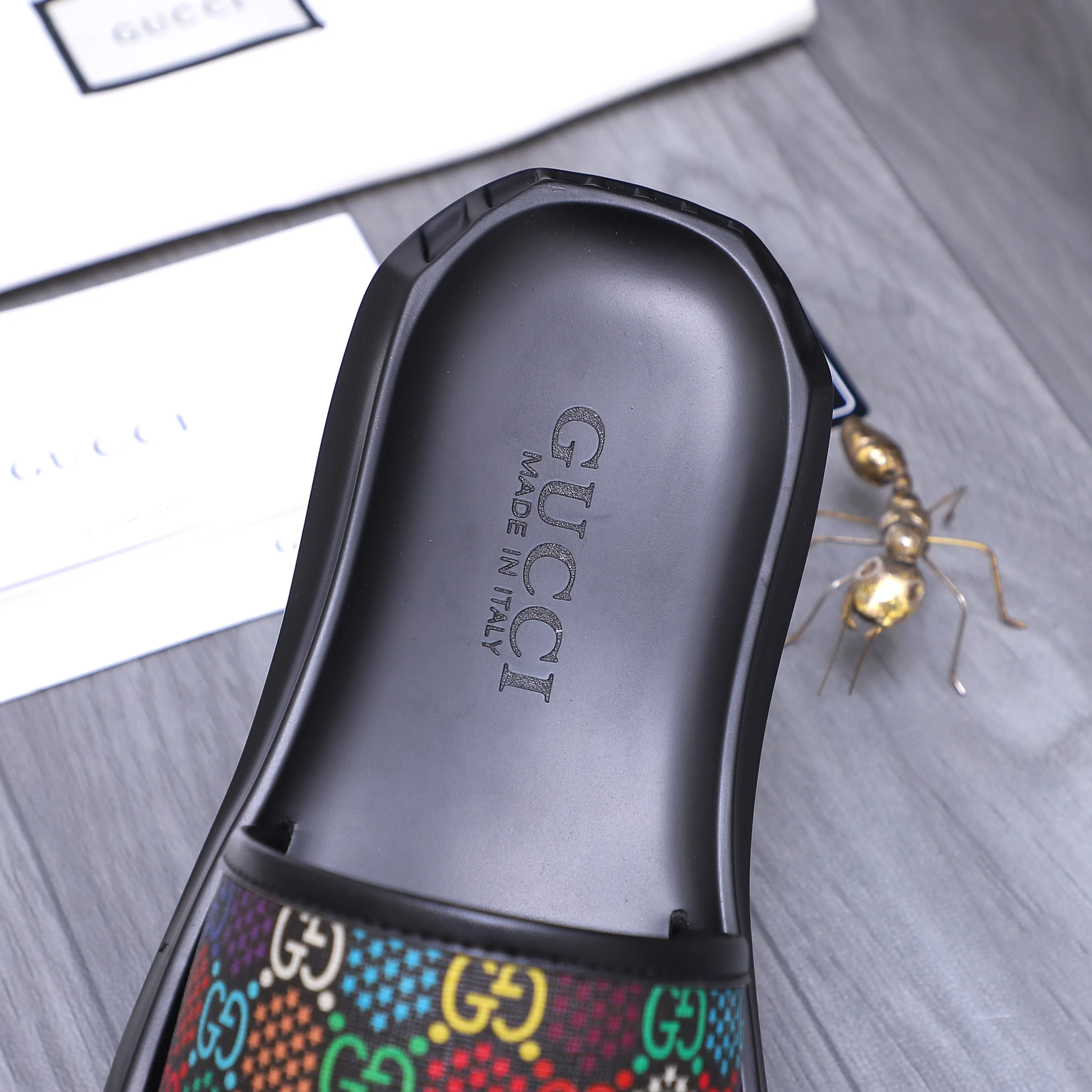 Men's shoes 💰280 Product trademark: GUCCI "Gucci" slippers Regular size: 38-44 (45.46 custom-made, non-returnable) Product materials: Selected cowhide printed upper, instep imitation leather lining, original outsole